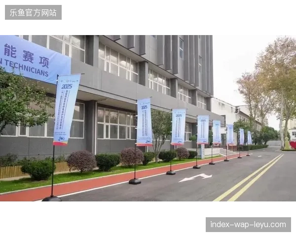盲目铺陈超高清显示矩阵却疏于现场信源采集端冗余配置导致赛事转播出现重大失误